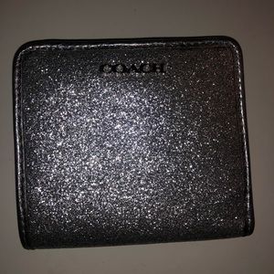 Coach Silver Glitter & Metallic Wallet🤍
